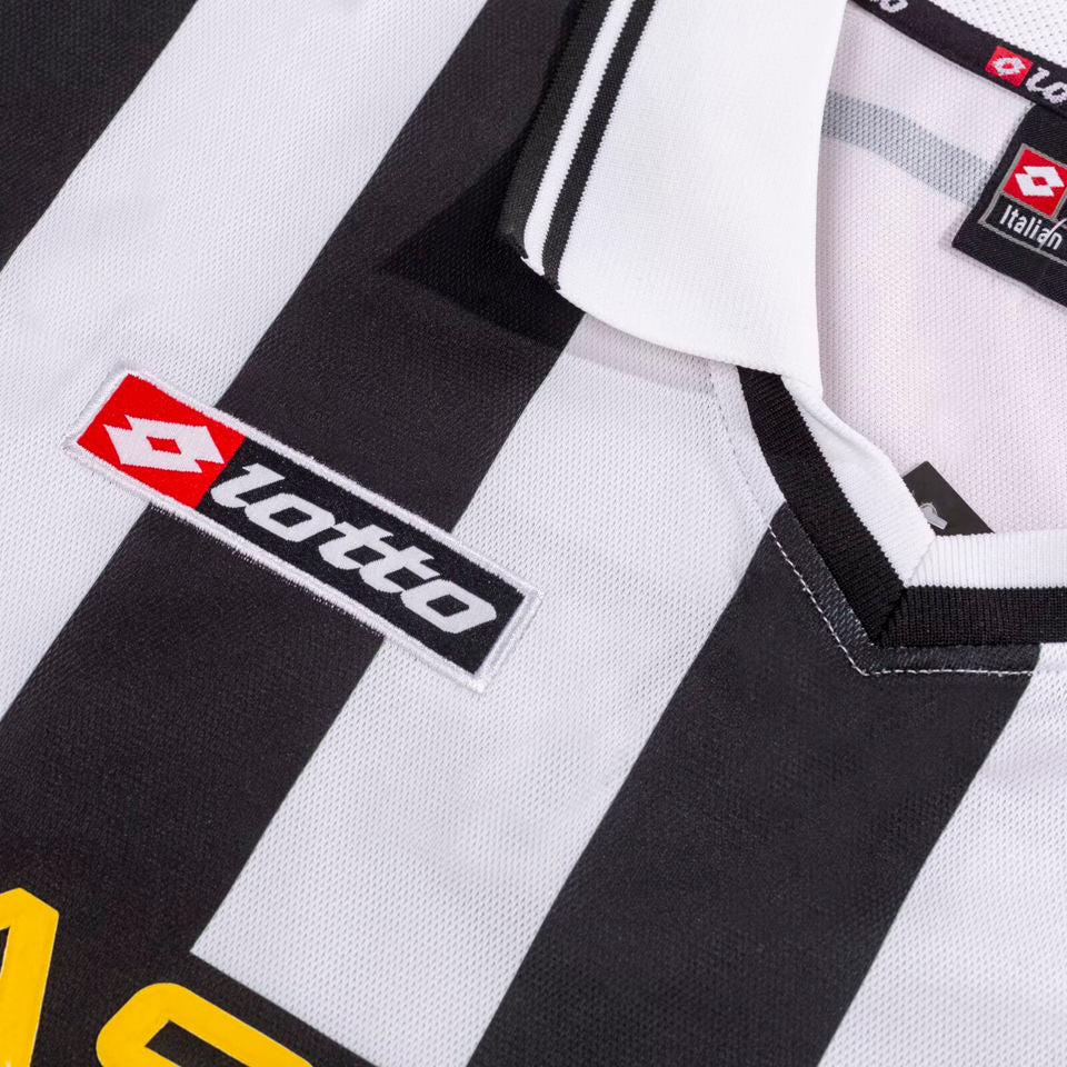 Juventus 2001/02 Home Kit