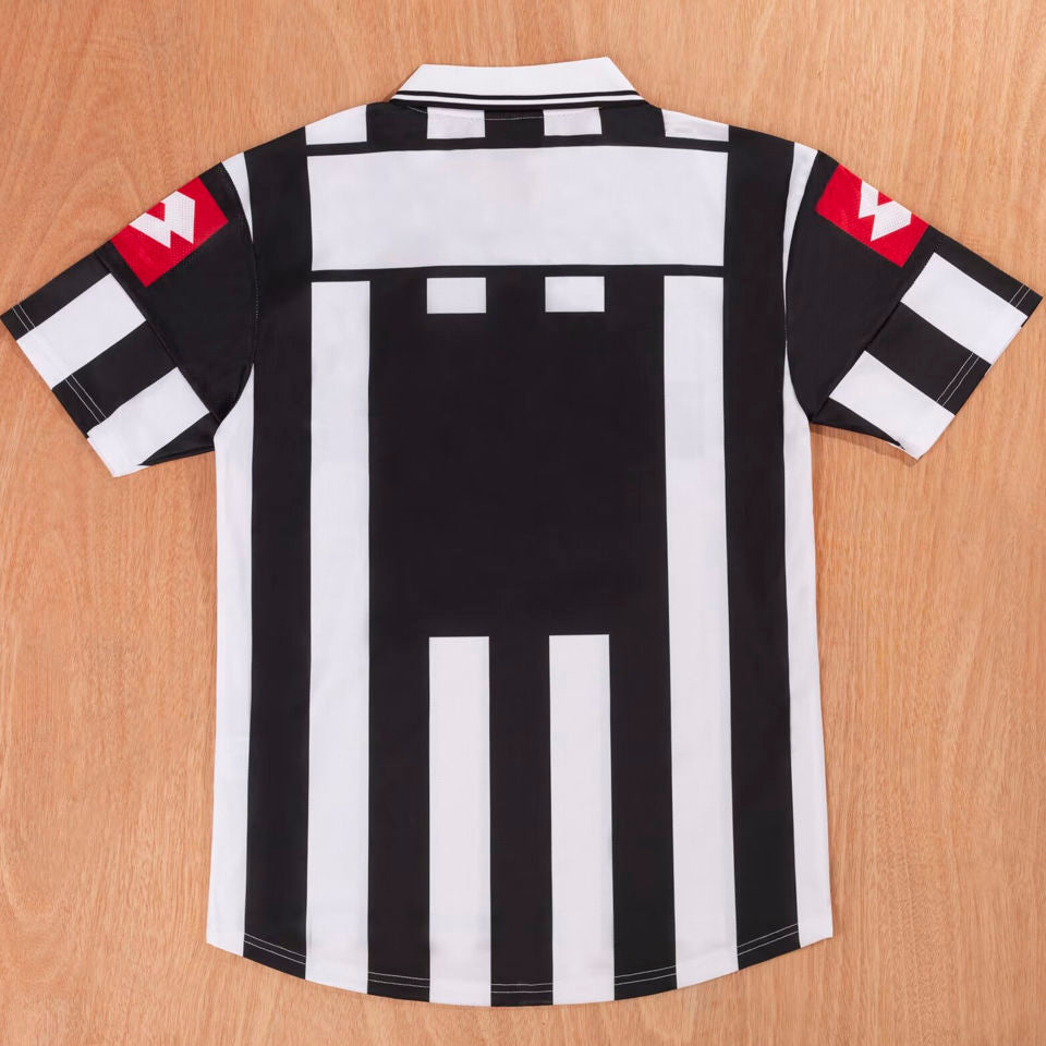 Juventus 2001/02 Home Kit